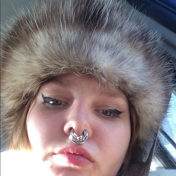 Meet your Posher, Chuck - Picture 2 of 5